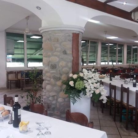 Mambly B&B Ristorante Pizzeria Galliate Bagian luar foto