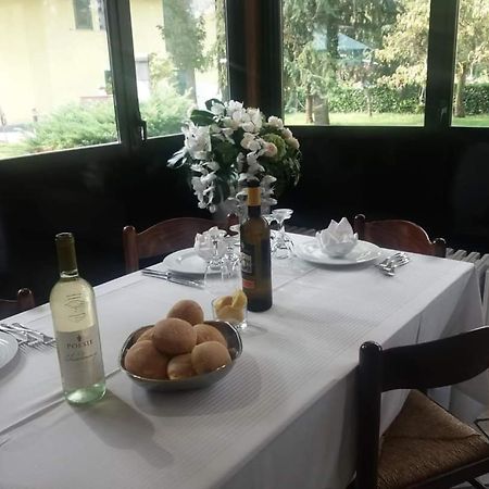 Mambly B&B Ristorante Pizzeria Galliate Bagian luar foto