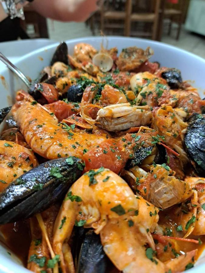 Mambly B&B Ristorante Pizzeria Galliate Bagian luar foto