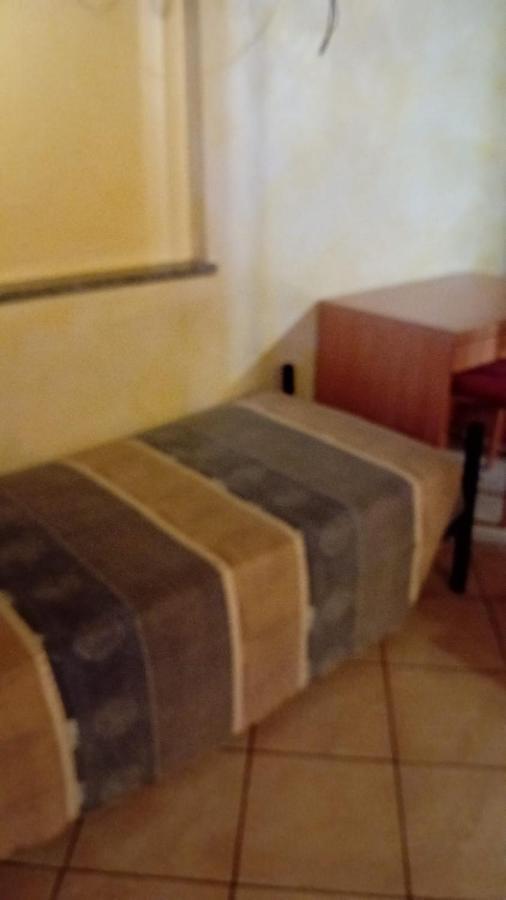 Mambly B&B Ristorante Pizzeria Galliate Bagian luar foto